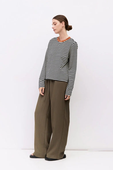 Mod Ref Black and Cream Kathleen Top