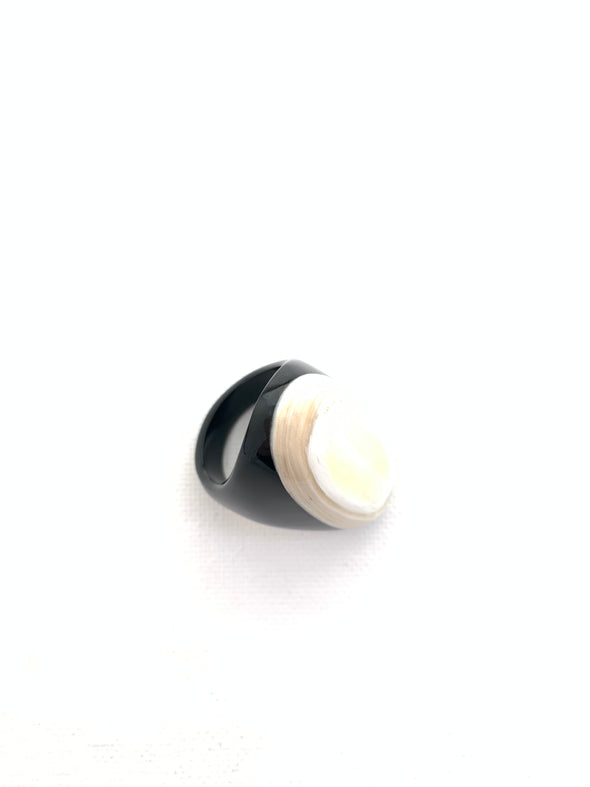 Accessory Jane Black & White Horn Ring